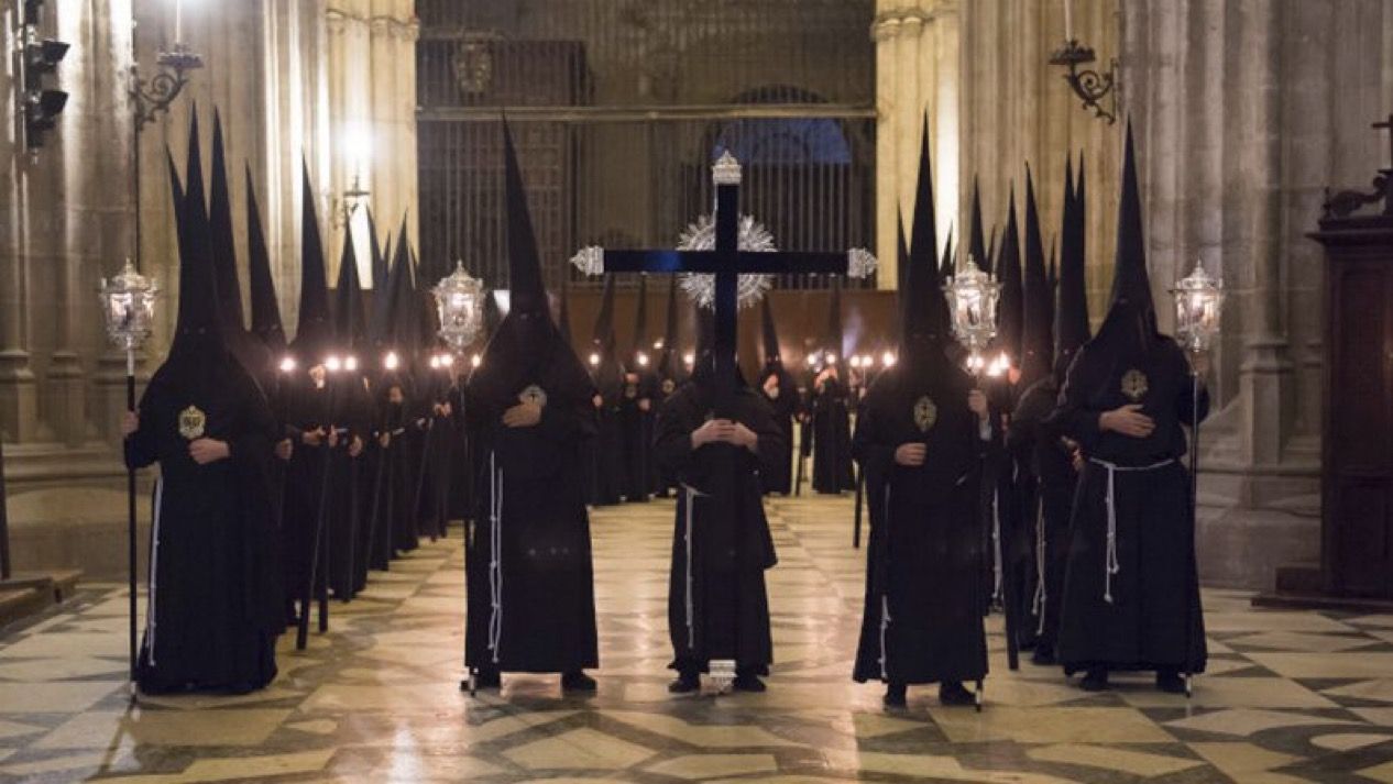 Vía Sacra se consolida en la Catedral de Sevilla: el paso de las cofradías se convierte en “un verdadero espacio de oración”