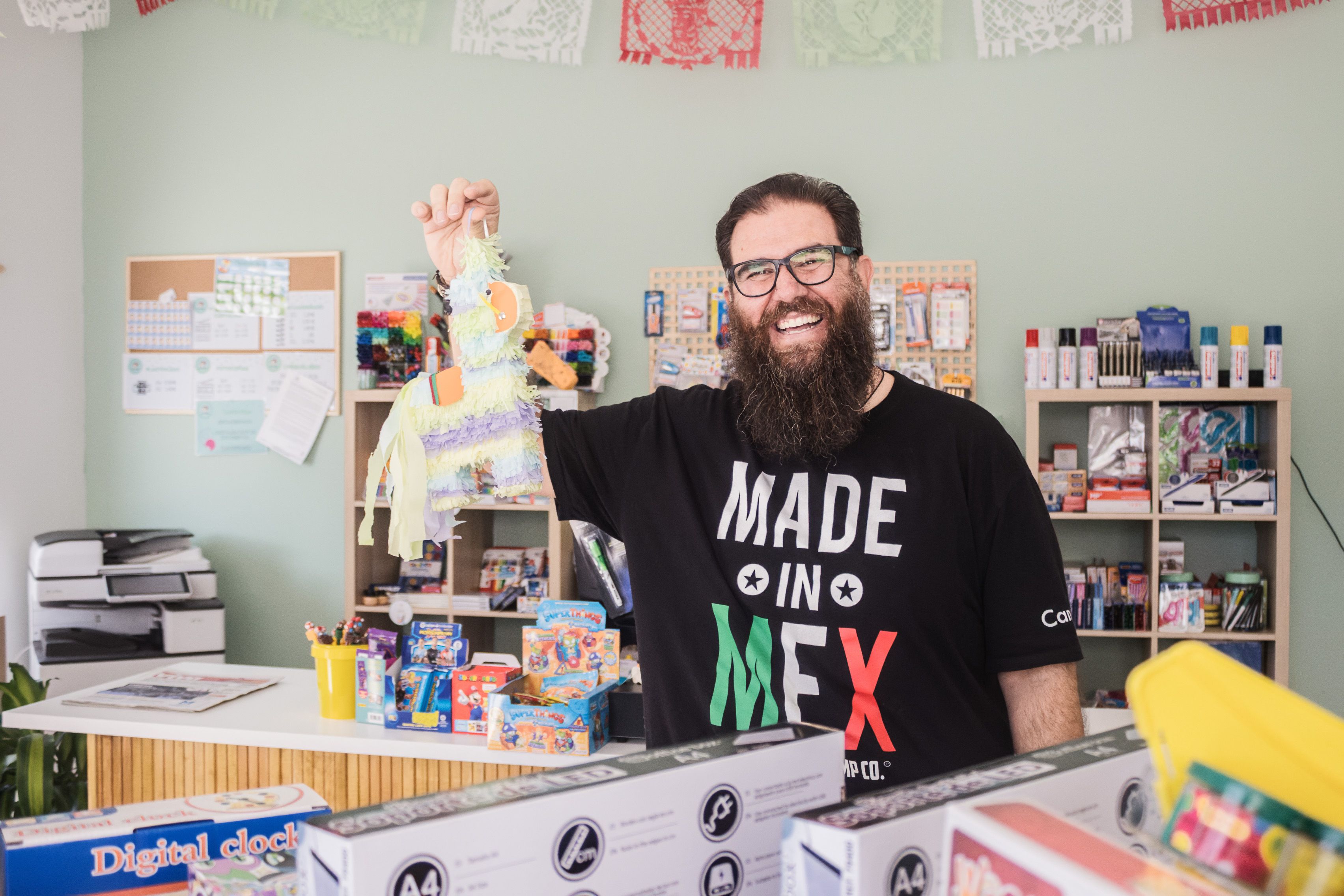 Una papelería de Jerez lanza un descuento y productos gratis para familias que compren juntas el material escolar en la vuelta al cole