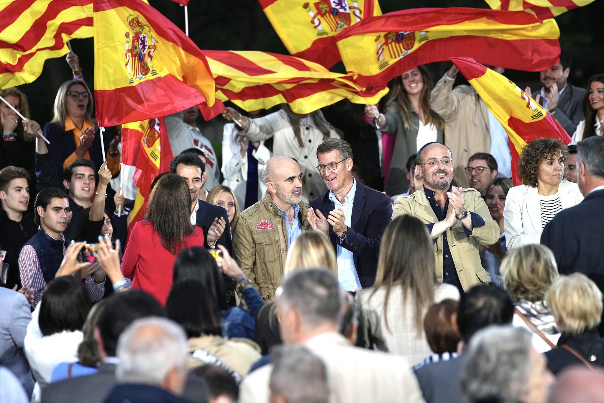El PP planea facilitar la Alcaldía de Barcelona al partido de Puigdemont