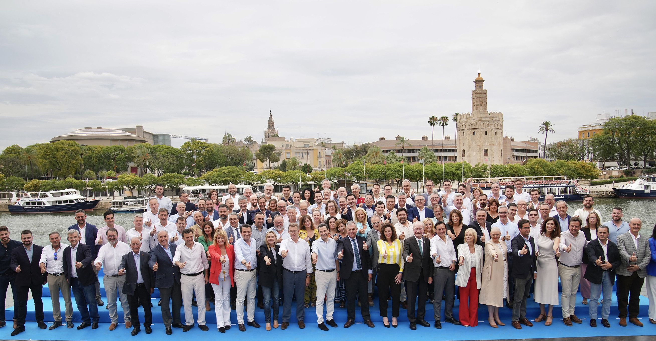 Feijóo celebra el 28M en Sevilla y pide a sus alcaldes andaluces 