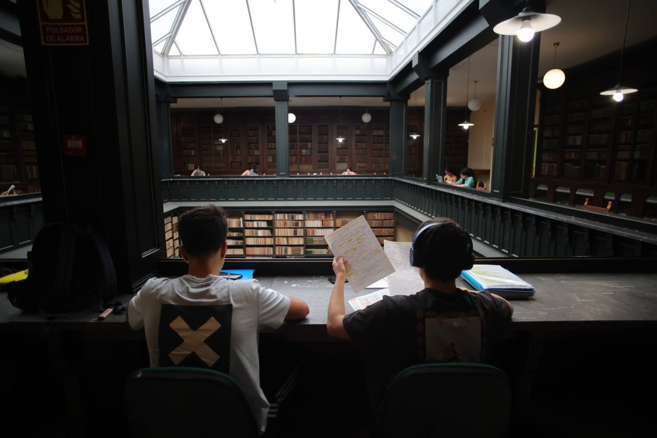 Sin aire acondicionado en la biblioteca del centro de Jerez: proponen ampliar por la casa natal de Primo de Rivera, antiguo conservatorio