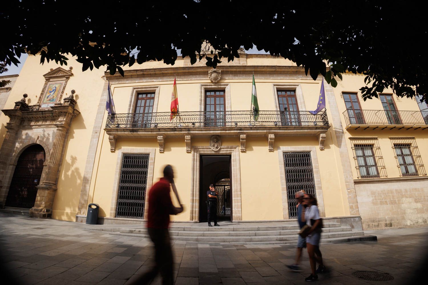 El Ayuntamiento de Jerez saca 104 plazas en la Oferta de Empleo Público 2026: informáticos, vigilantes, policías o cuidadores del Zoo