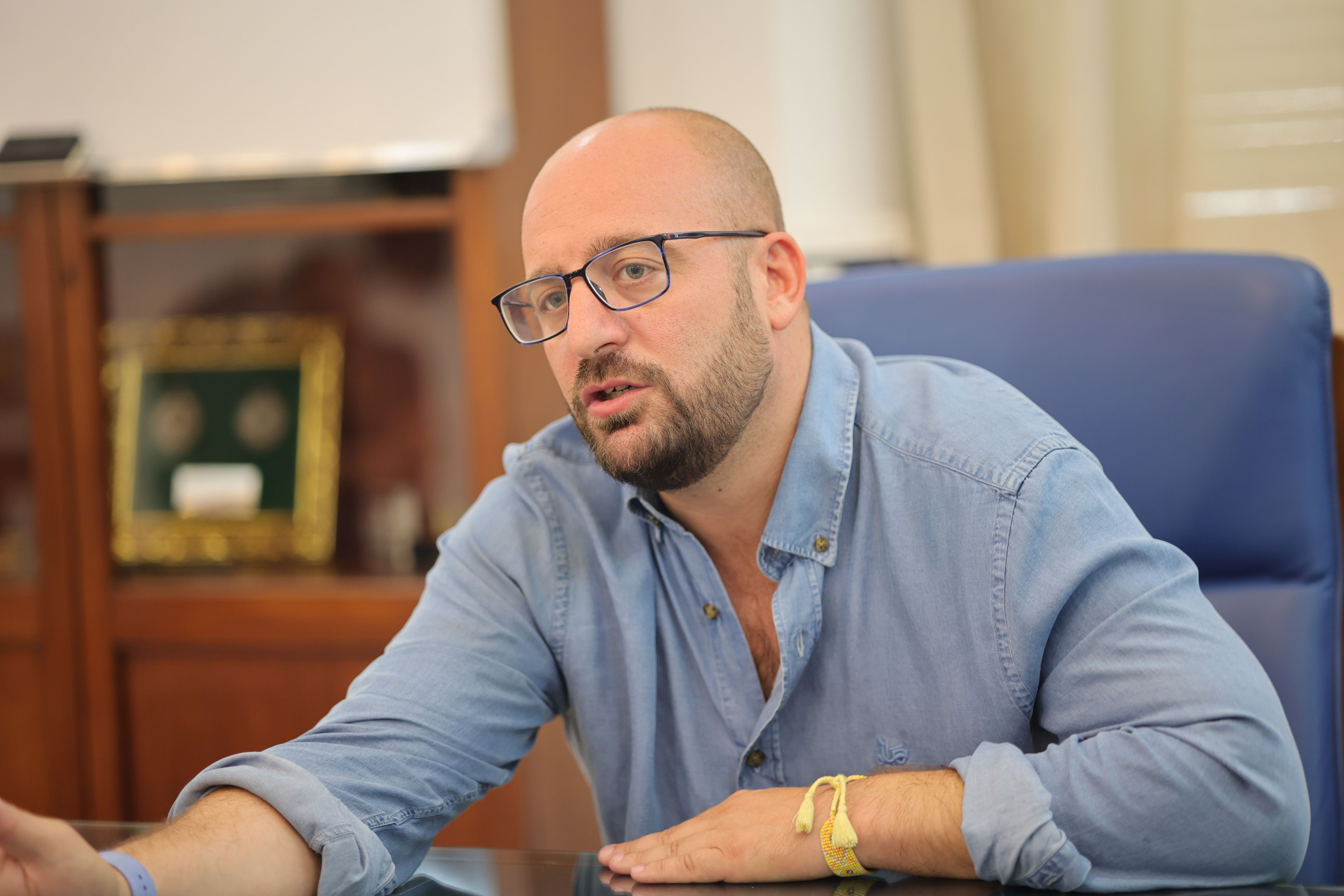 Germán Beardo pide un papel 