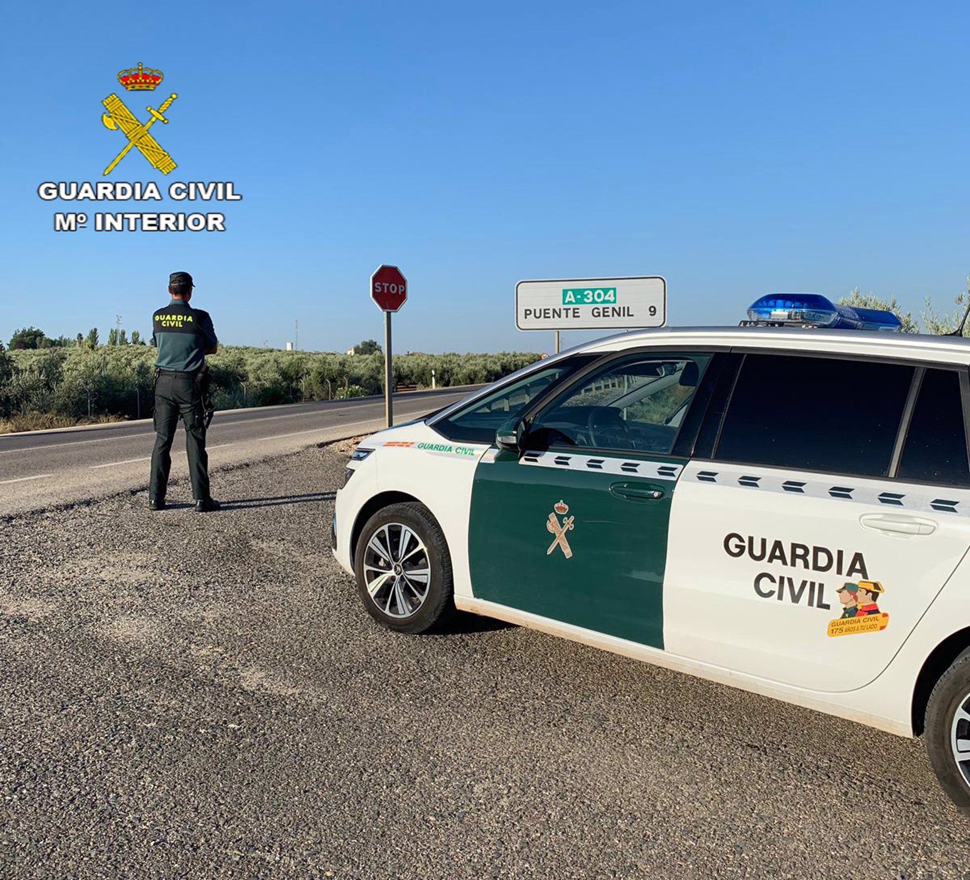 Agente de la Guardia Civil en Puente Genil.
