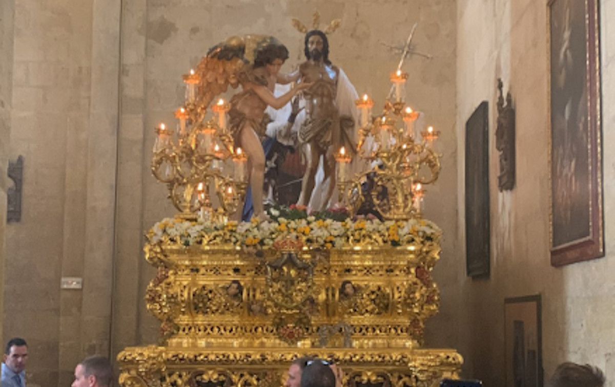 Pena en Córdoba por El Resucitado: una avería de última hora deja sola a la Virgen