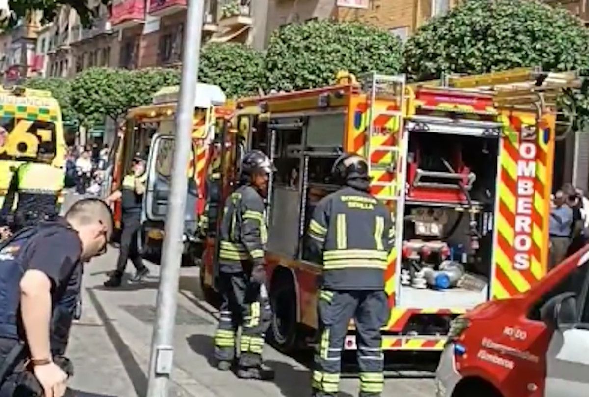 Un incendio en un conocido bar paraliza a la Hermandad de San Gonzalo en Sevilla