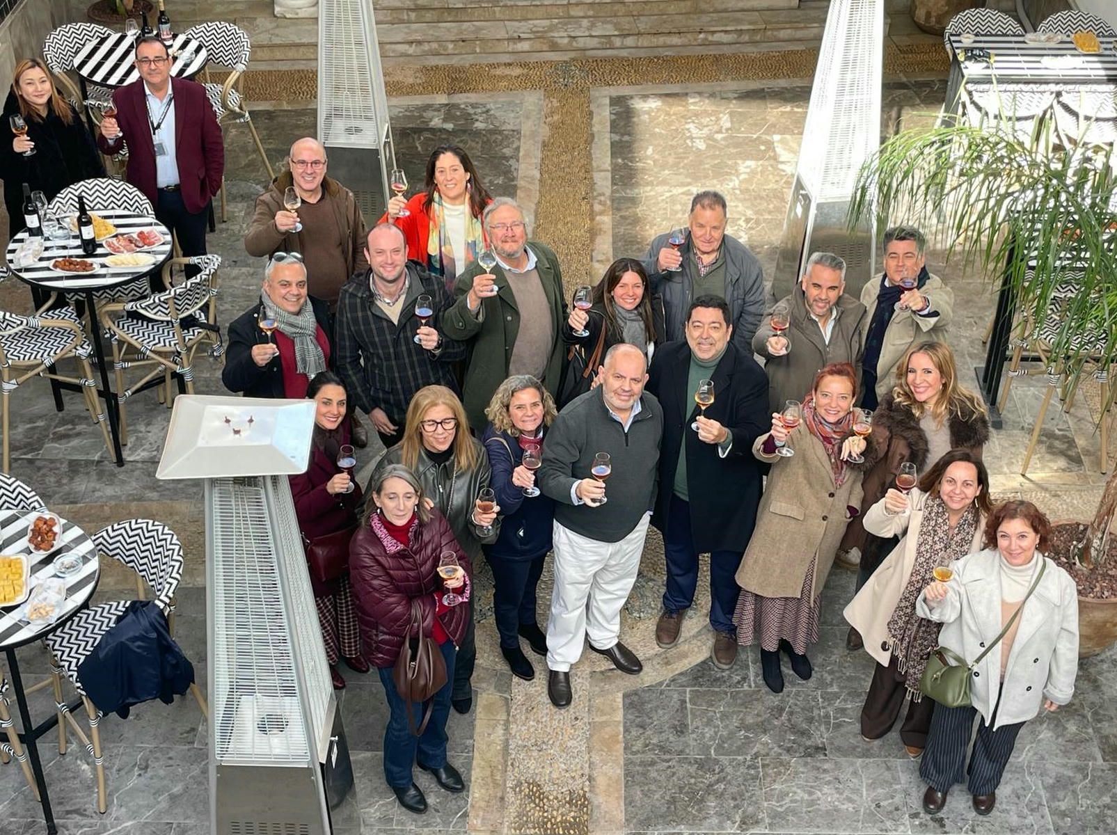 La prensa de Jerez celebra el día de su patrón con una visita a The Sherry Gallery, de la mano de Fulgencio Meseguer