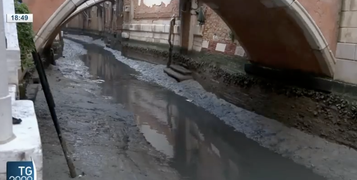 ¿Por qué se retira el mar en la costa de Italia? La inusual marea baja de Venecia