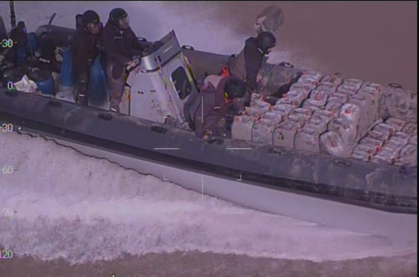 Por tierra, mar y aire: la Guardia Civil contra las bandas de narcos que operan en el Guadalquivir