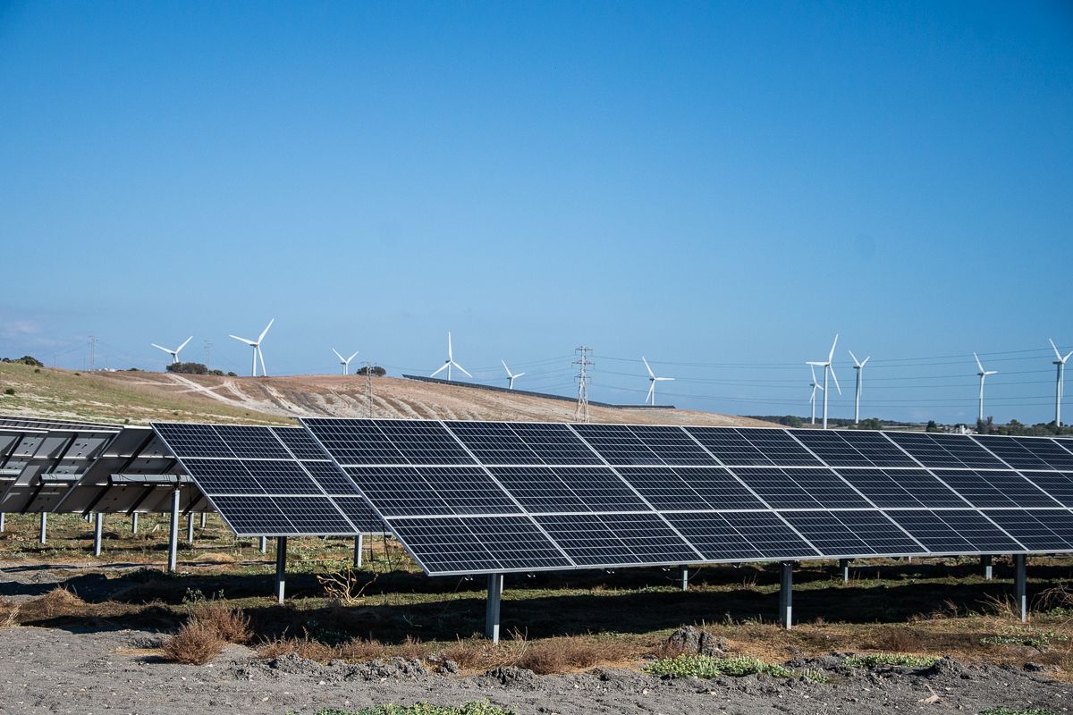 Energía fotovoltaica en una imagen de archivo. - MANU GARCÍA