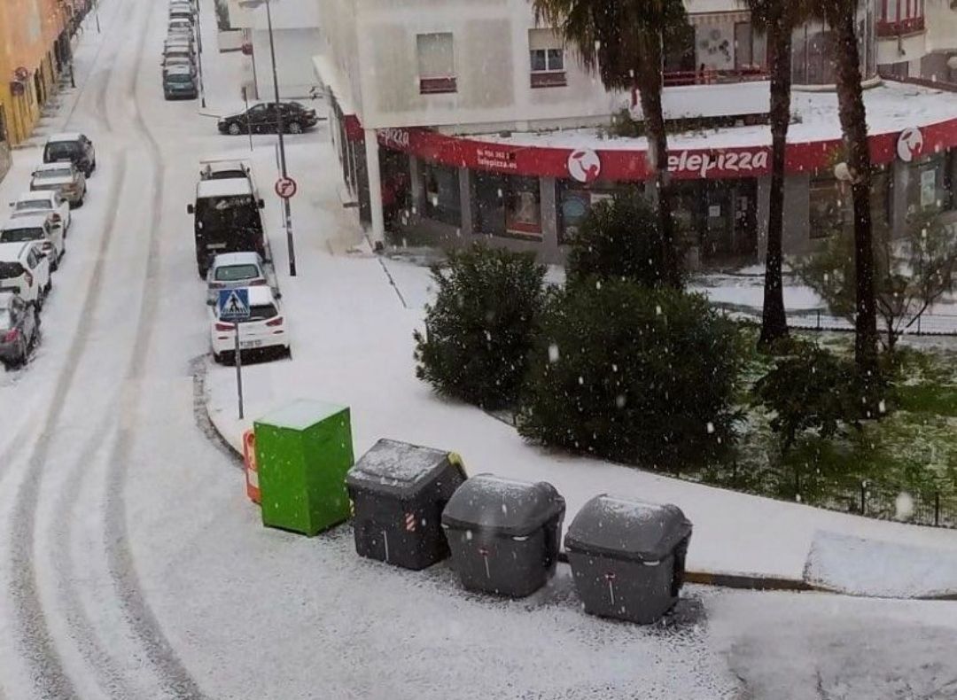 Las imágenes de la tormenta de granizo que ha llenado de hielo Sanlúcar | lavozdelsur.es