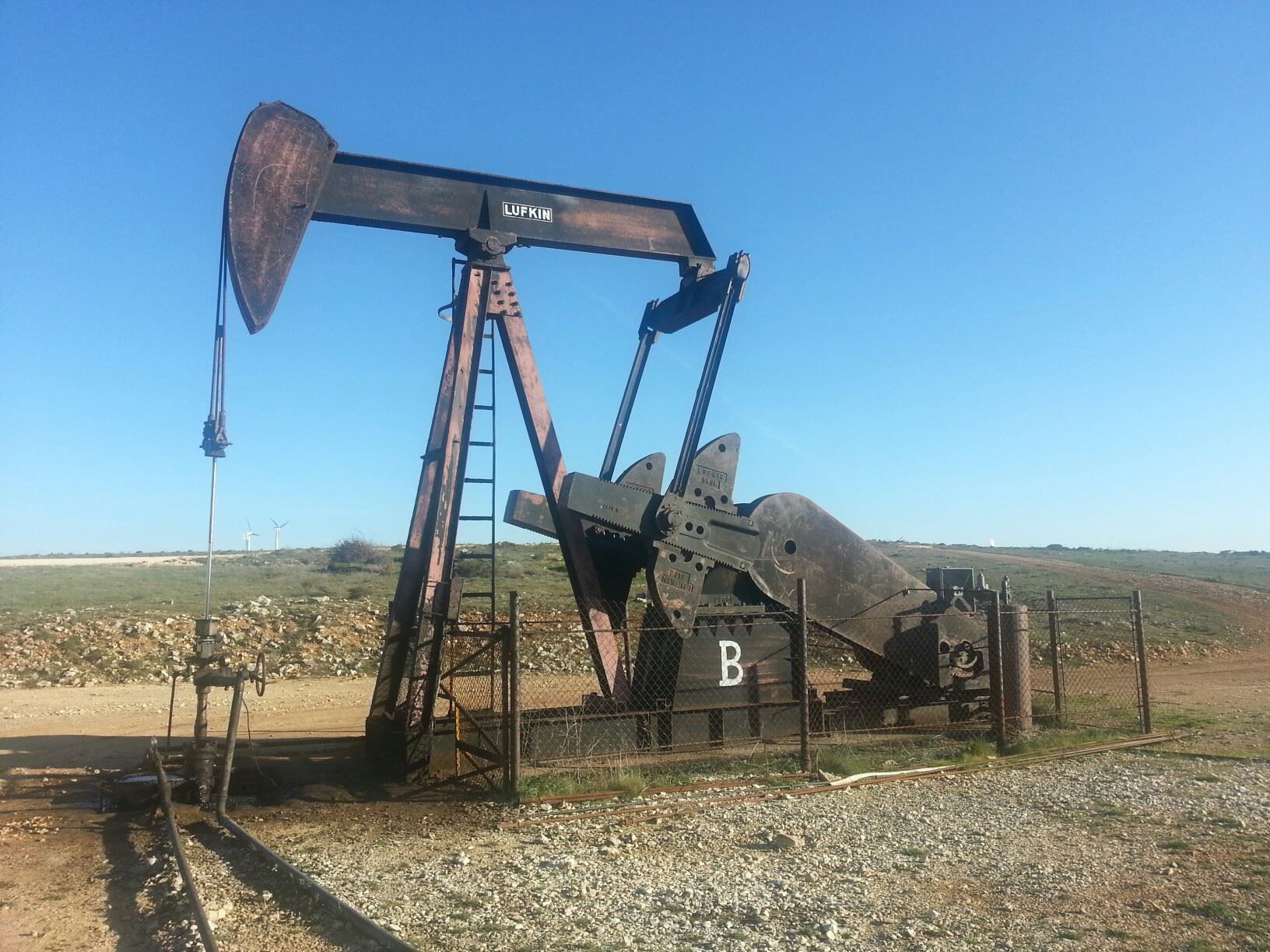 Imagen de un pozo petrolífero.  - 