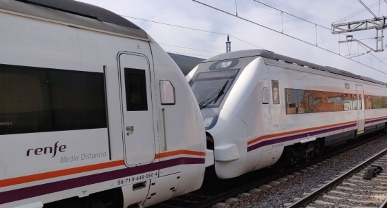Viaje interrumpido hacia Sevilla: un Media Distancia golpea una catenaria y deja sin servicio la C-2 de Málaga
