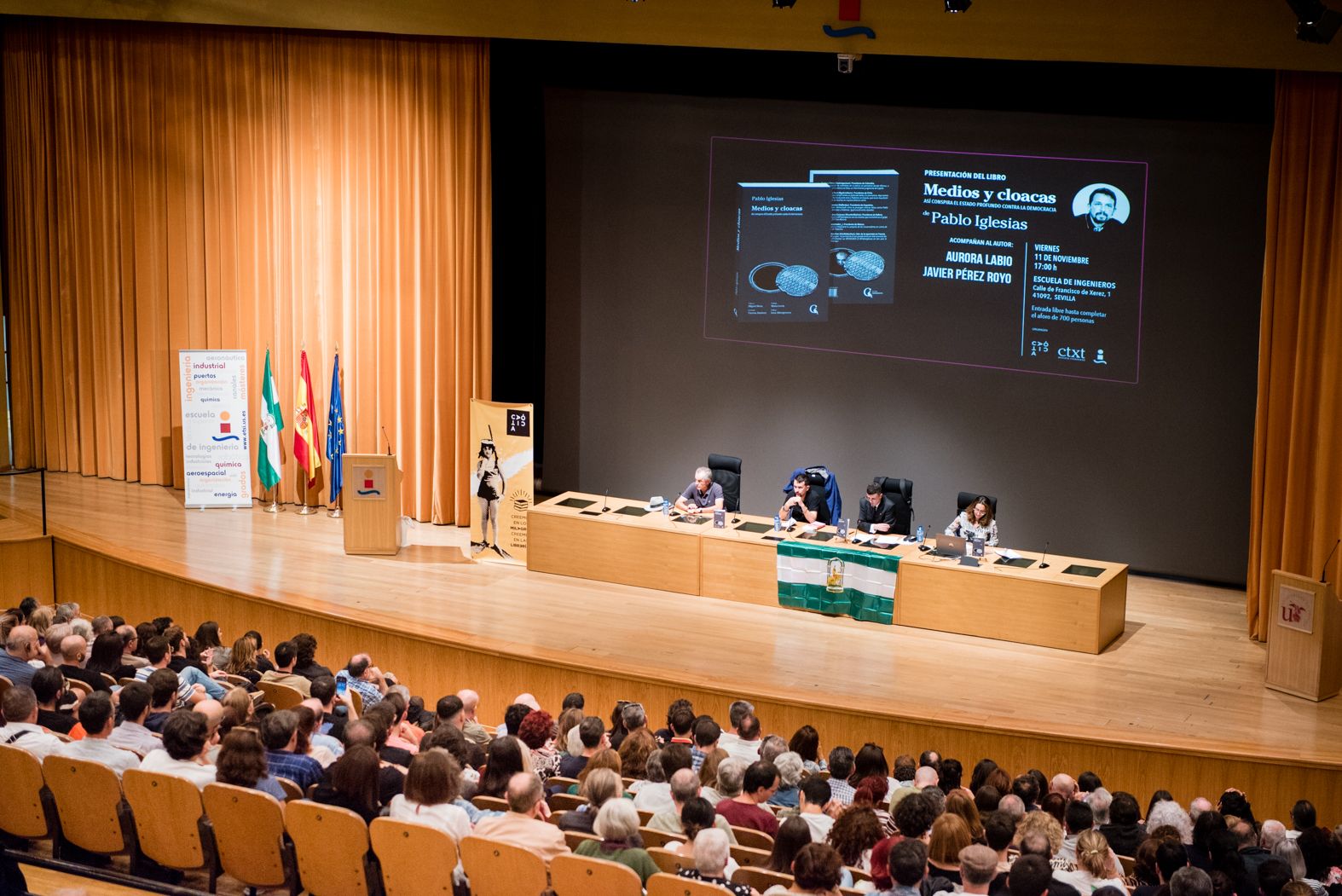 El club de los periodistas estupendos. Presentación del libro de Pablo Iglesias 'Medios y cloacas', este pasado viernes, en la Escuela de Ingenieros de Sevilla. - MAURI BUHIGAS