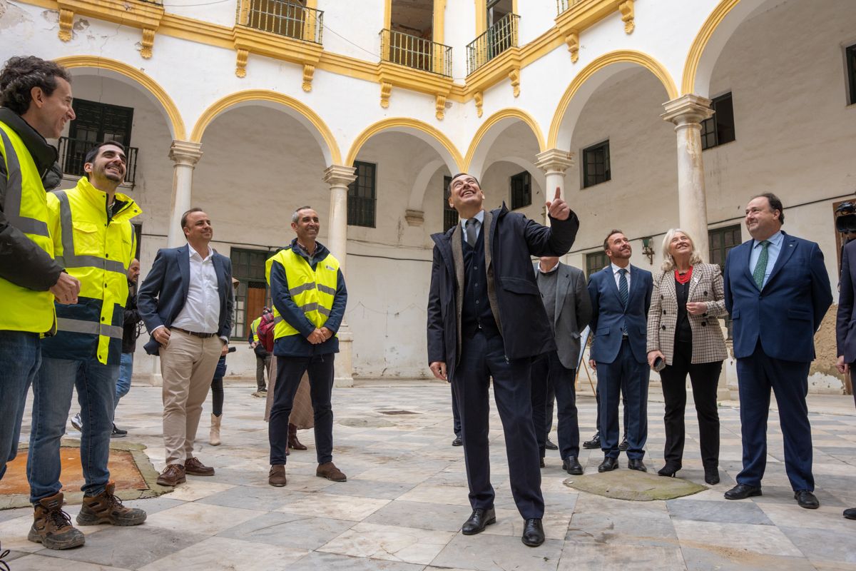 Juanma Moreno inspecciona 