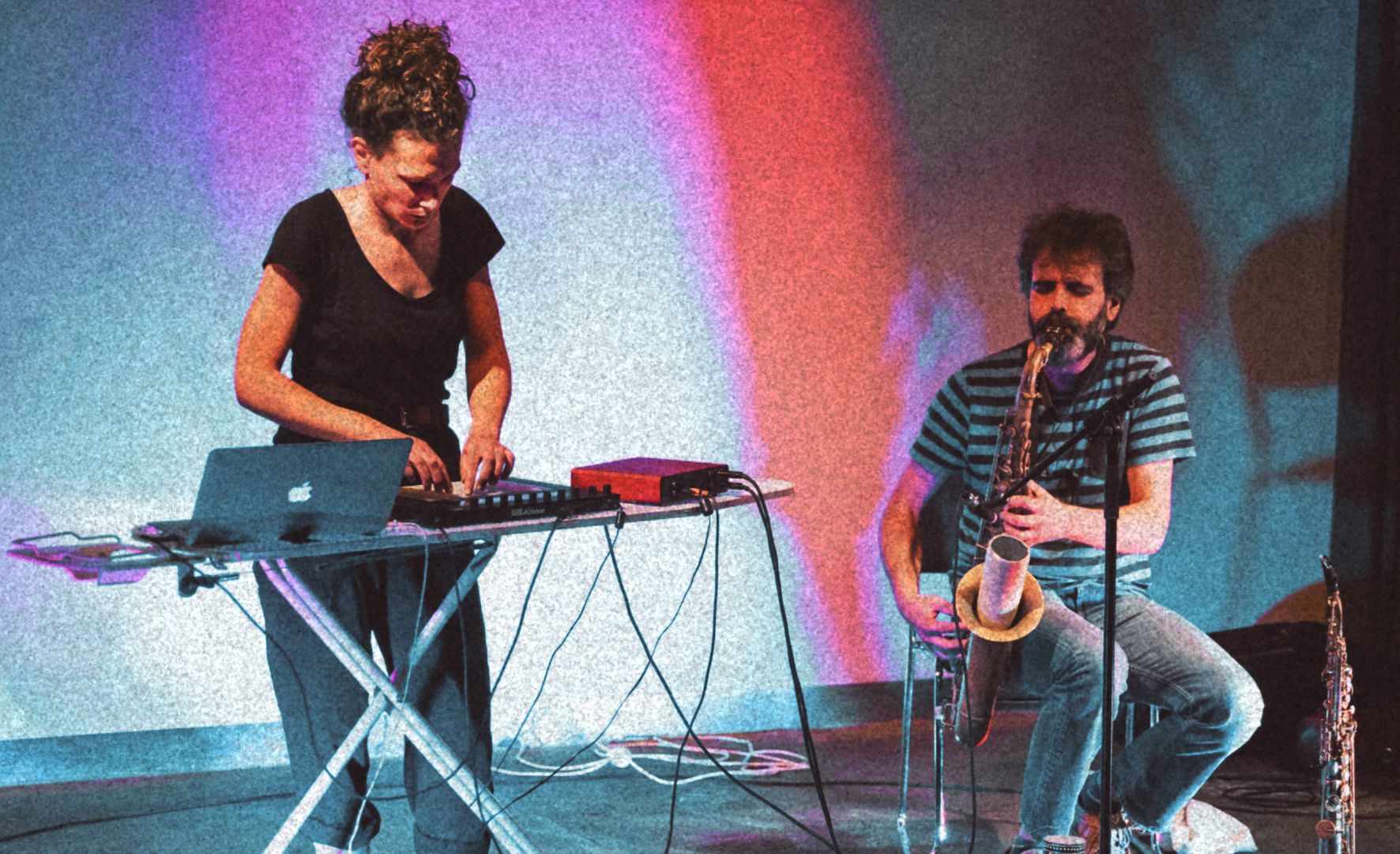 El "viaje sonoro" de Granular Bastards: improvisación y zapateo en la Sala Tragaluz