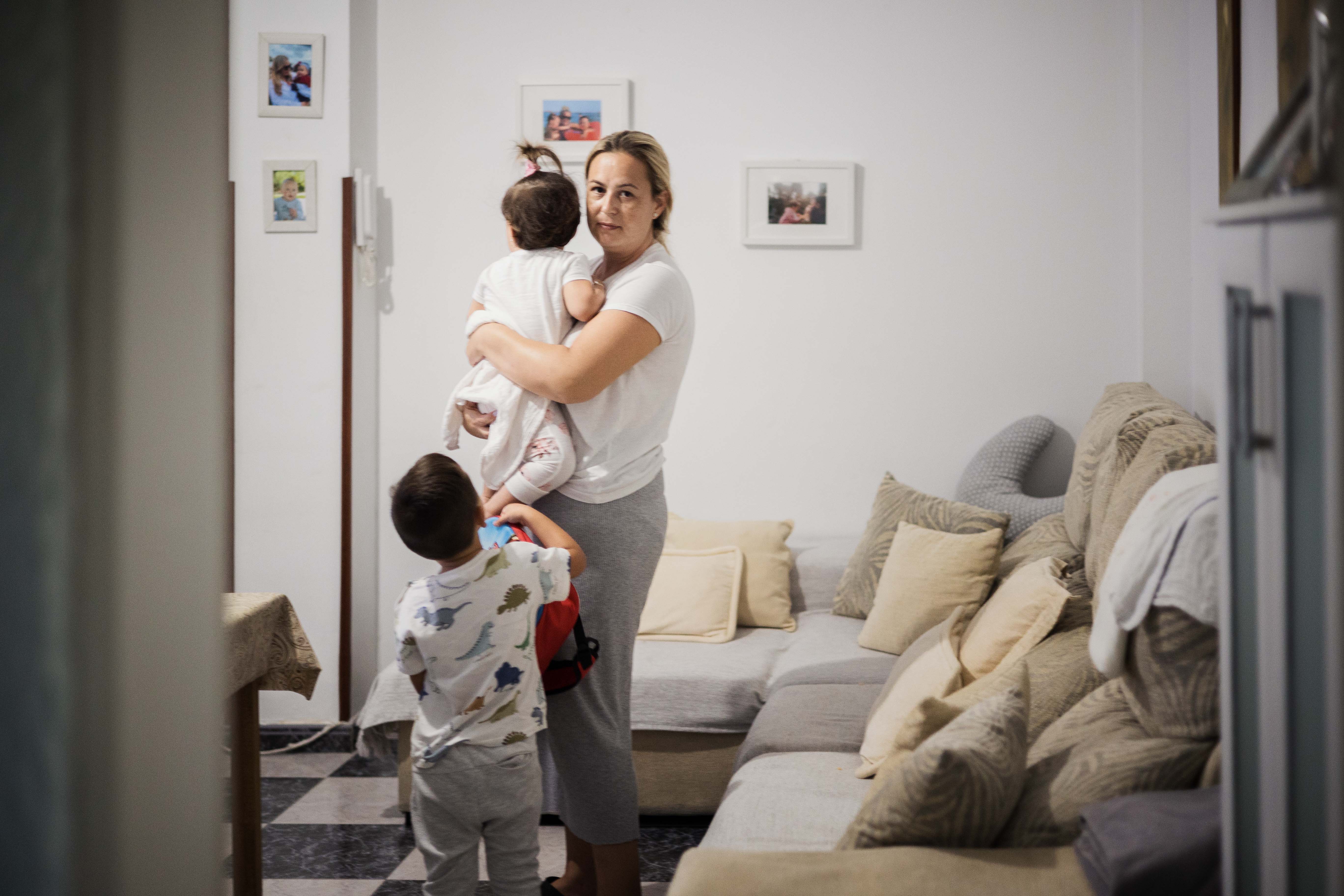 Miriam y sus tres hijos, a días de verse en la calle en Jerez: 