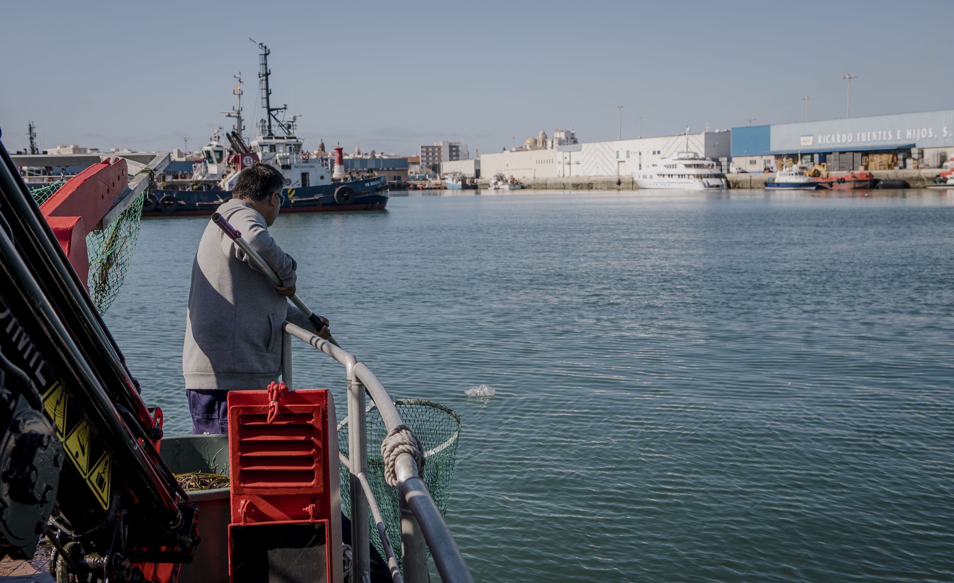 El nuevo sistema creado en Cádiz que se adelanta a la llegada de basura al mar tras las borrascas