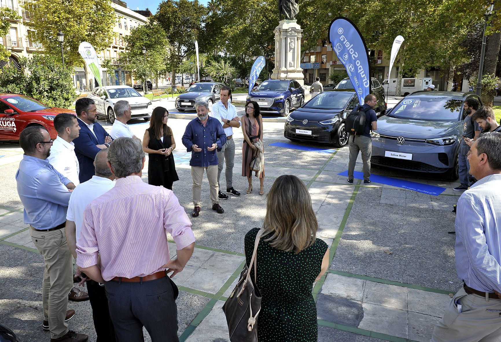 Vehículos expuestos estos días en el Mamelón, en Jerez, dentro de la Semana de la Movilidad. - 