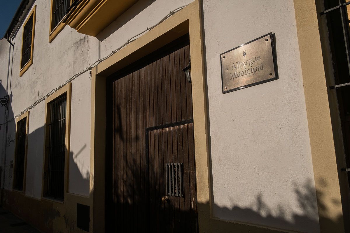 La alcaldesa de Jerez anuncia el fin de un punto negro del barrio de Santiago: el albergue saldrá de Cantarería