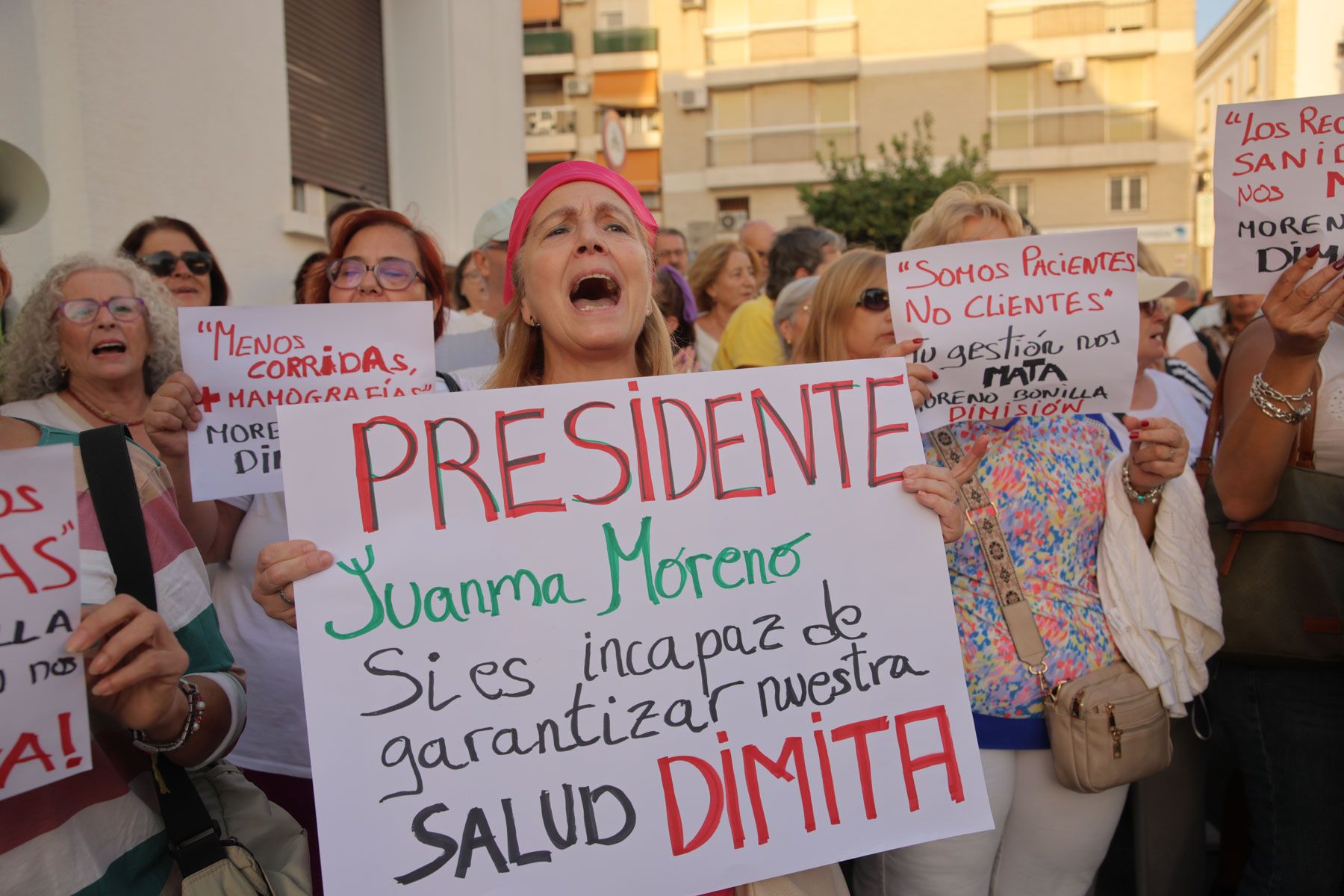 'Me too sanitario': Amama lanza una batería de testimonios de mujeres afectadas por los retrasos en el cribado de cáncer de mama