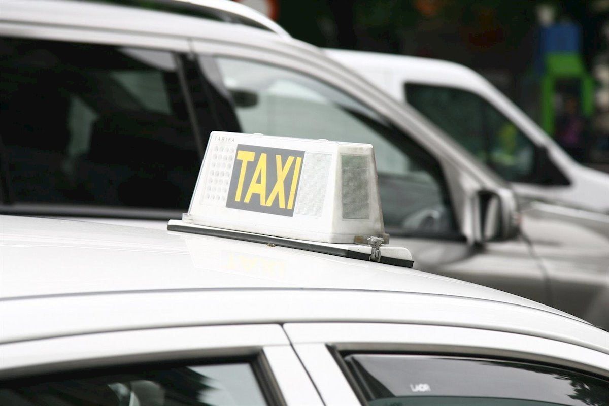 El motivo por el que la Policía Local de Chiclana sanciona a un taxista que recogía a los clientes de un hotel