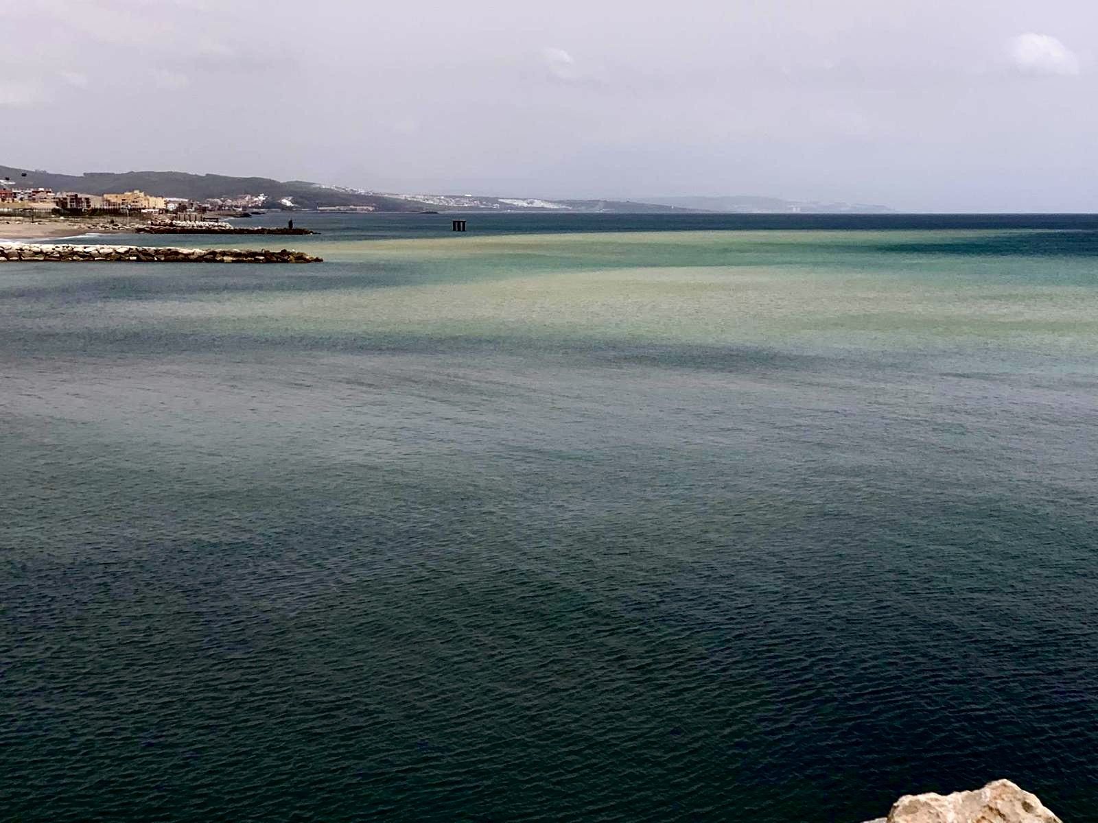 Los vertidos del puerto con el que Gibraltar gana terreno al mar amenazan 200 empleos de pesca artesanal