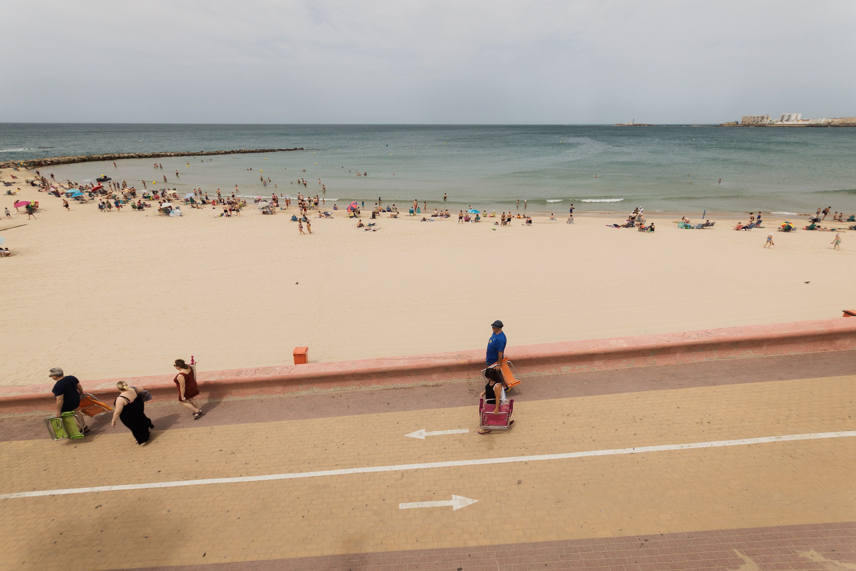 Vista de la playa de Santa María del Mar, en Cádiz. - MANU GARCÍA Vista de la playa de Santa María del Mar, en Cádiz.