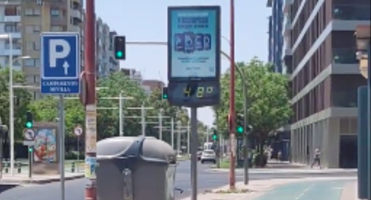 Imagen de archivo de un termómetro en Sevilla. Los próximos veranos van a ser un infierno. - Imagen de archivo de un termómetro en Sevilla. Los próximos veranos van a ser un infierno.