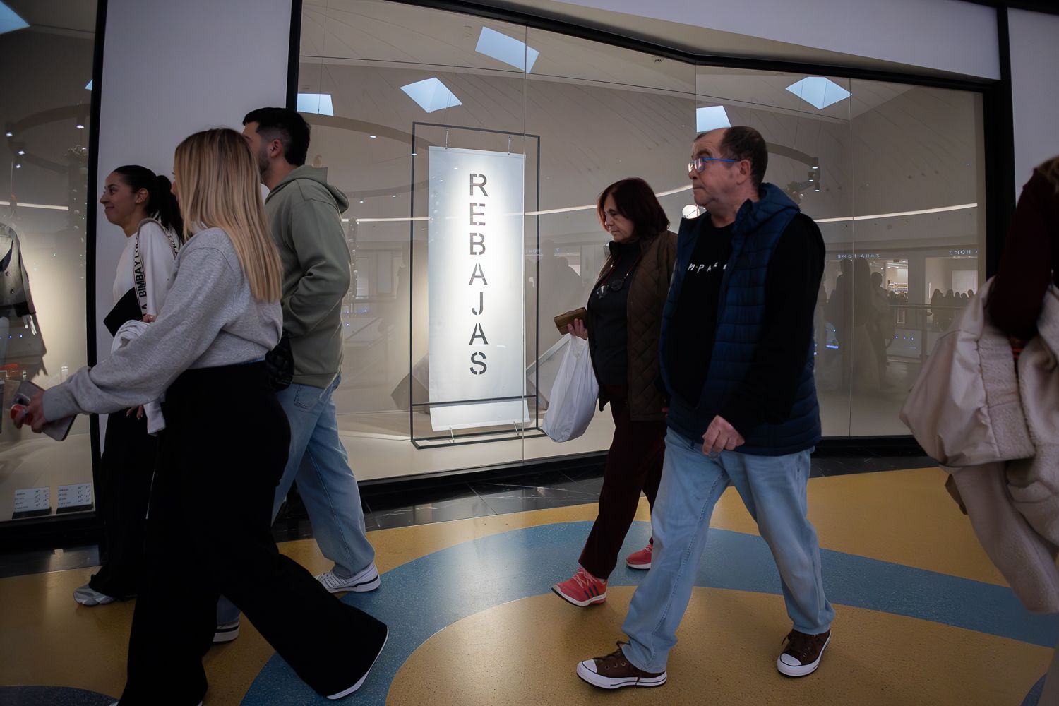 Rebajas de enero en el centro comercial Área Sur en Jerez. - MANU GARCÍA