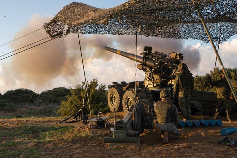 Militares de una unidad de Artillería del Ejército, realizando maniobras en una imagen de archivo. - Militares de una unidad de Artillería del Ejército, realizando maniobras en una imagen de archivo.