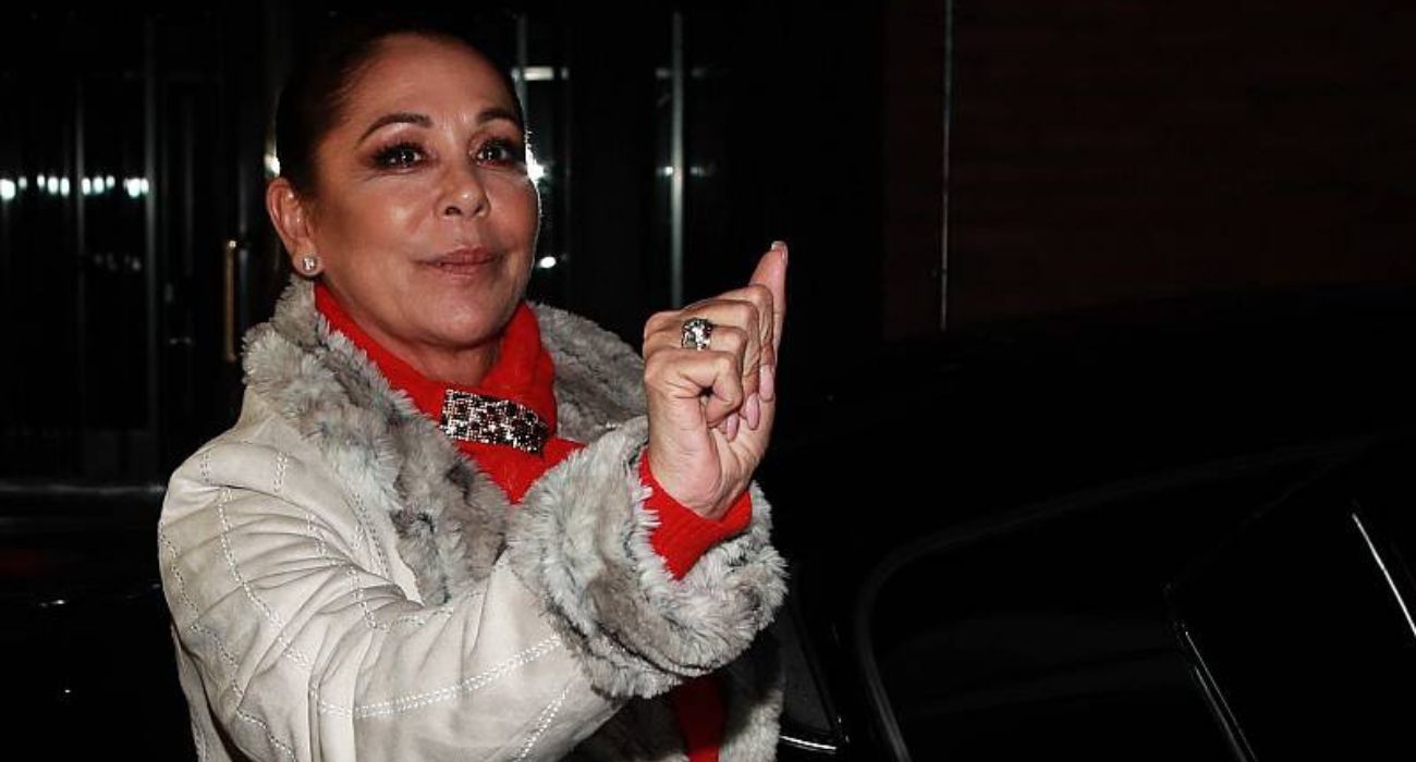 El culebrón Isabel Pantoja vuelve a tres días de 'cantar' en Sevilla: ¿qué medidas legales puede tomar el 'Icónica Fest'?