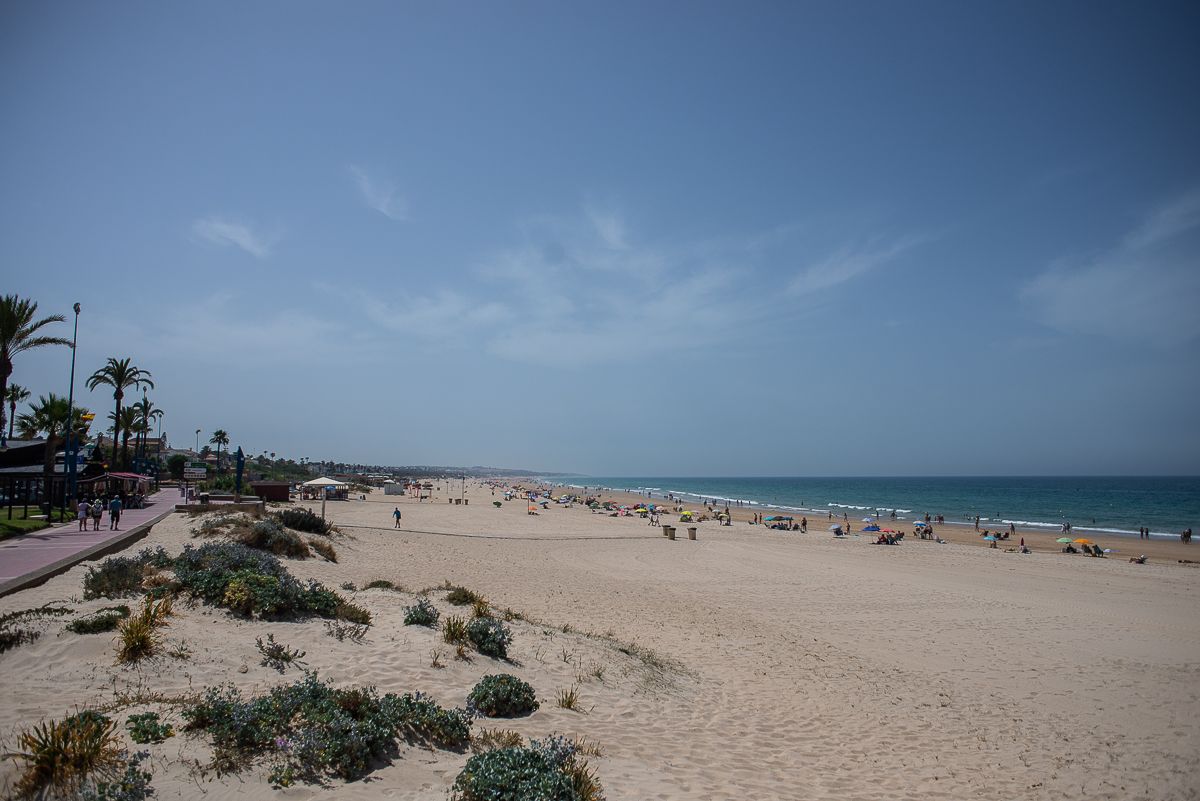 El conductor de una narcolancha atropella a un guardia civil en La Barrosa y deja heridos a otros dos agentes 