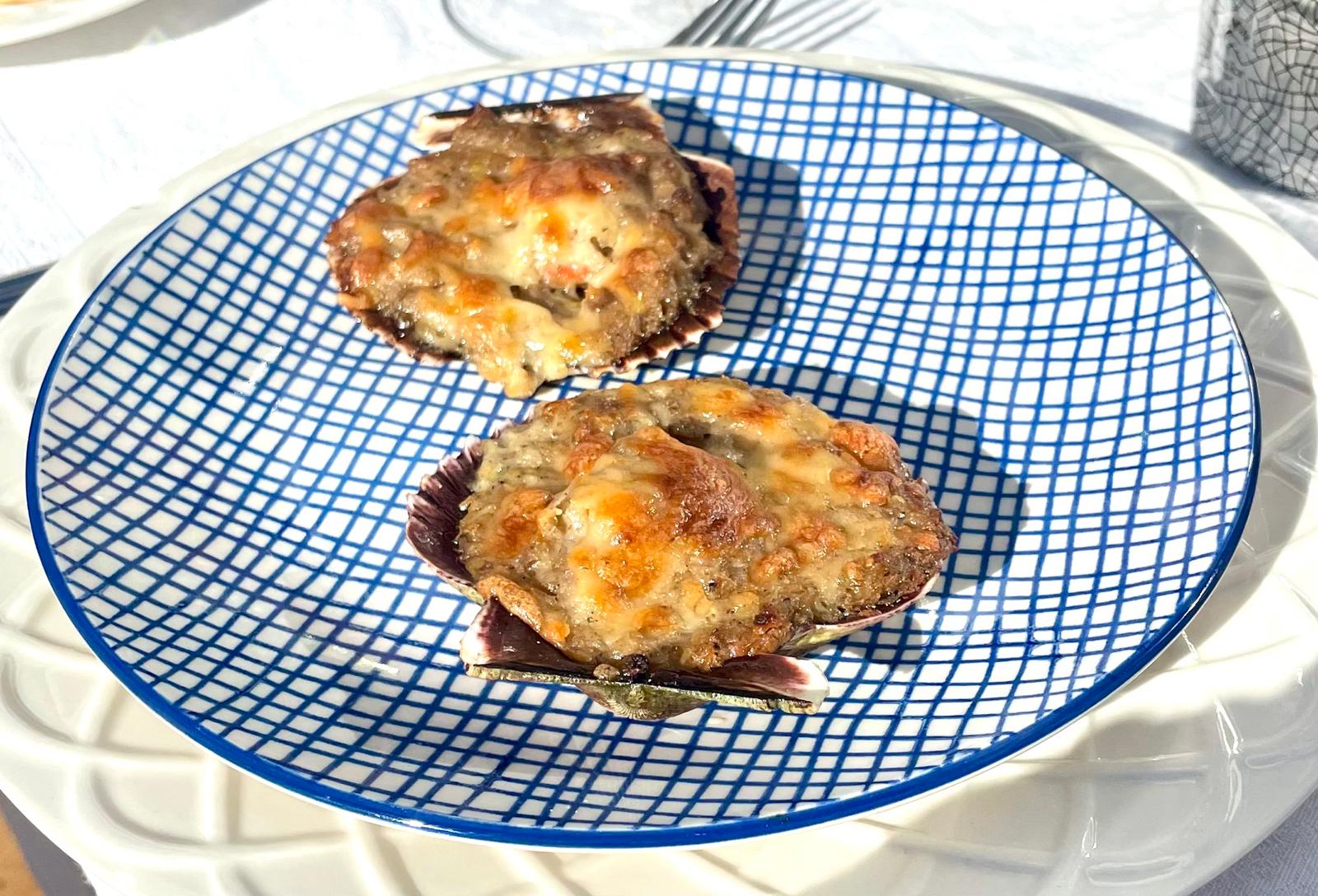 Receta de vieiras gratinadas con setas y trufa, una idea original para cocinar el Día de Reyes