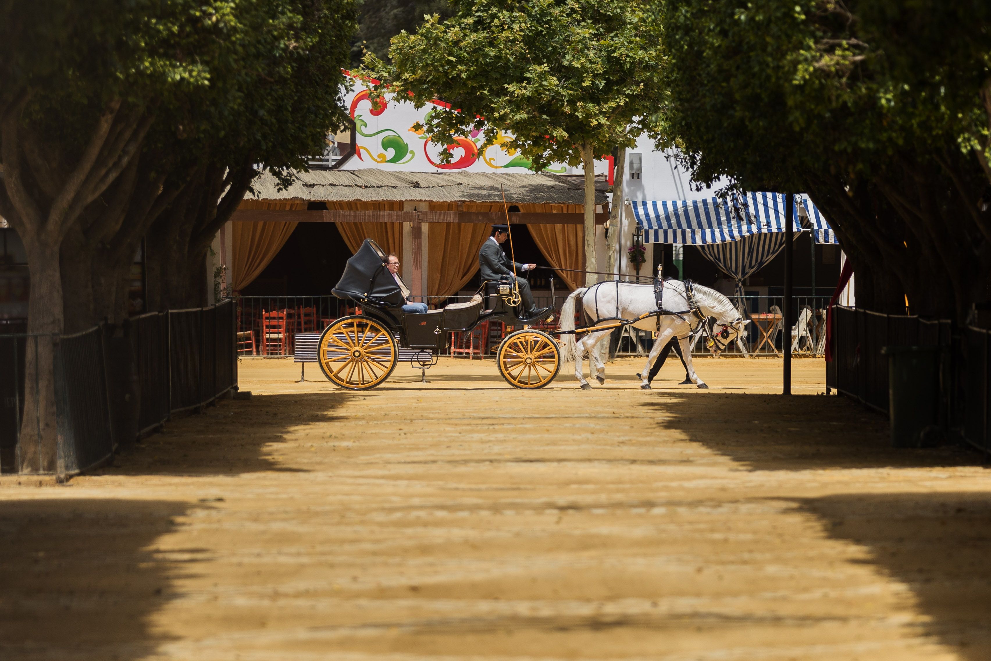 Un coche de caballos en una feria andaluza en una imagen de archivo.  - MANU GARCÍA