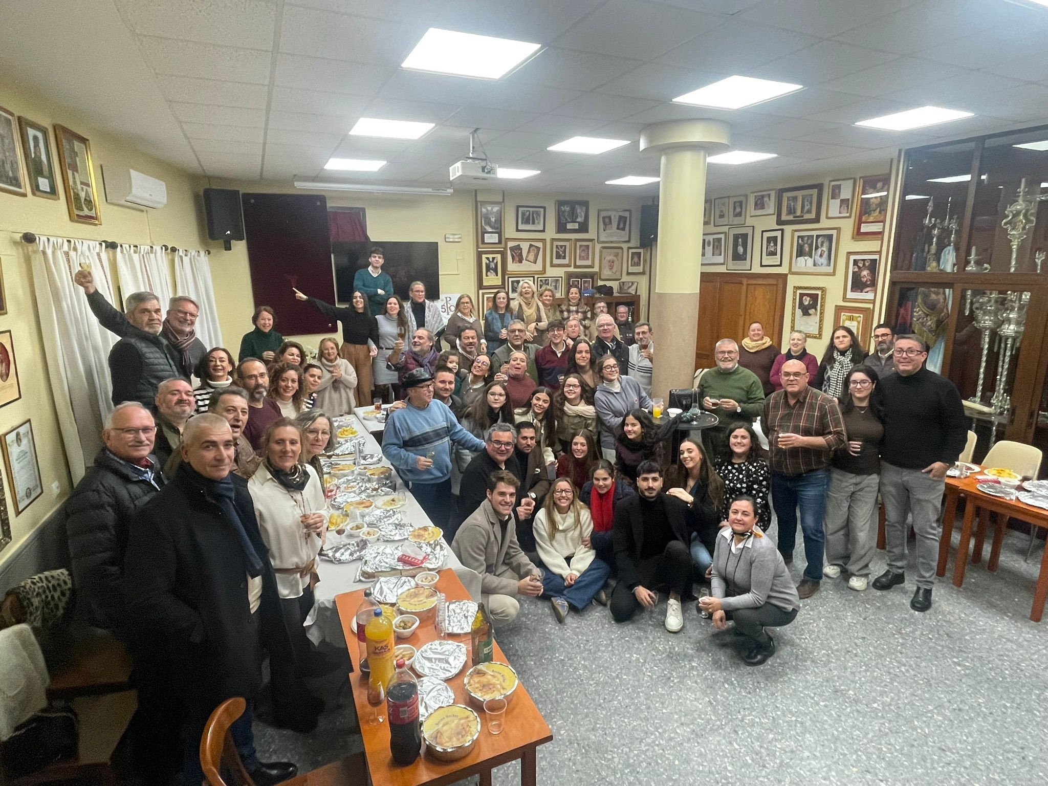 El coro navideño la Hermandad del Perdón cierra la temporada de Zambombas