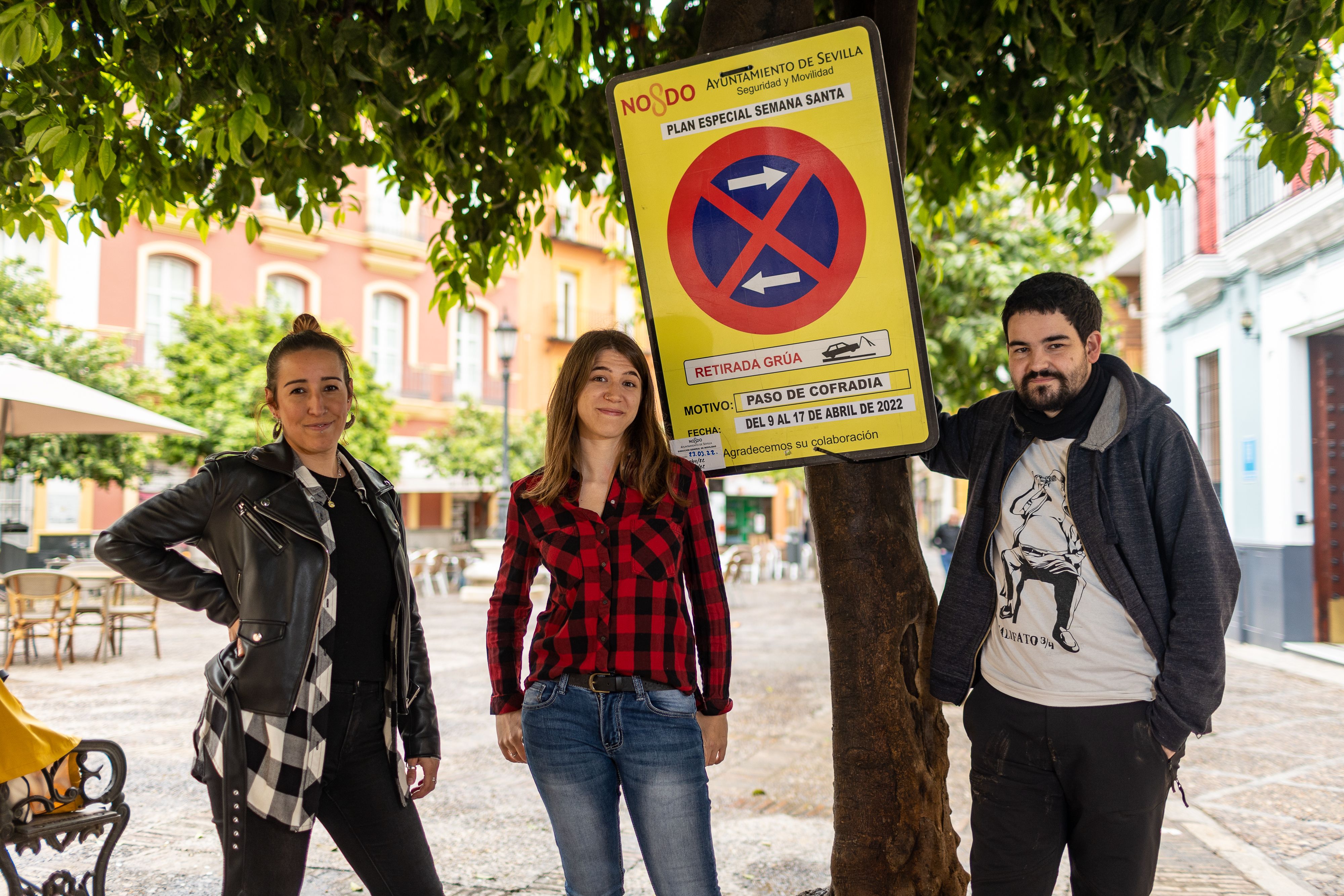 La Semana Santa que cambia la chaqueta, la gomina y los tacones por una diversa e inclusiva