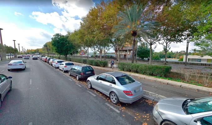 Muere un motorista tras un accidente en una de las principales calles de Sevilla