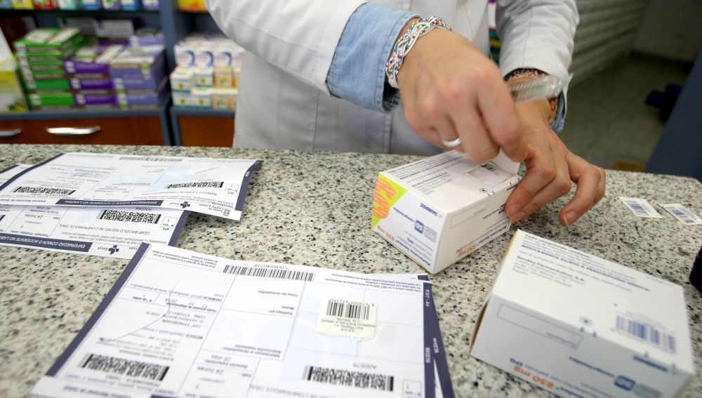 Adiós al cúter y a los cartones de los medicamentos: este es el histórico cambio en las farmacias