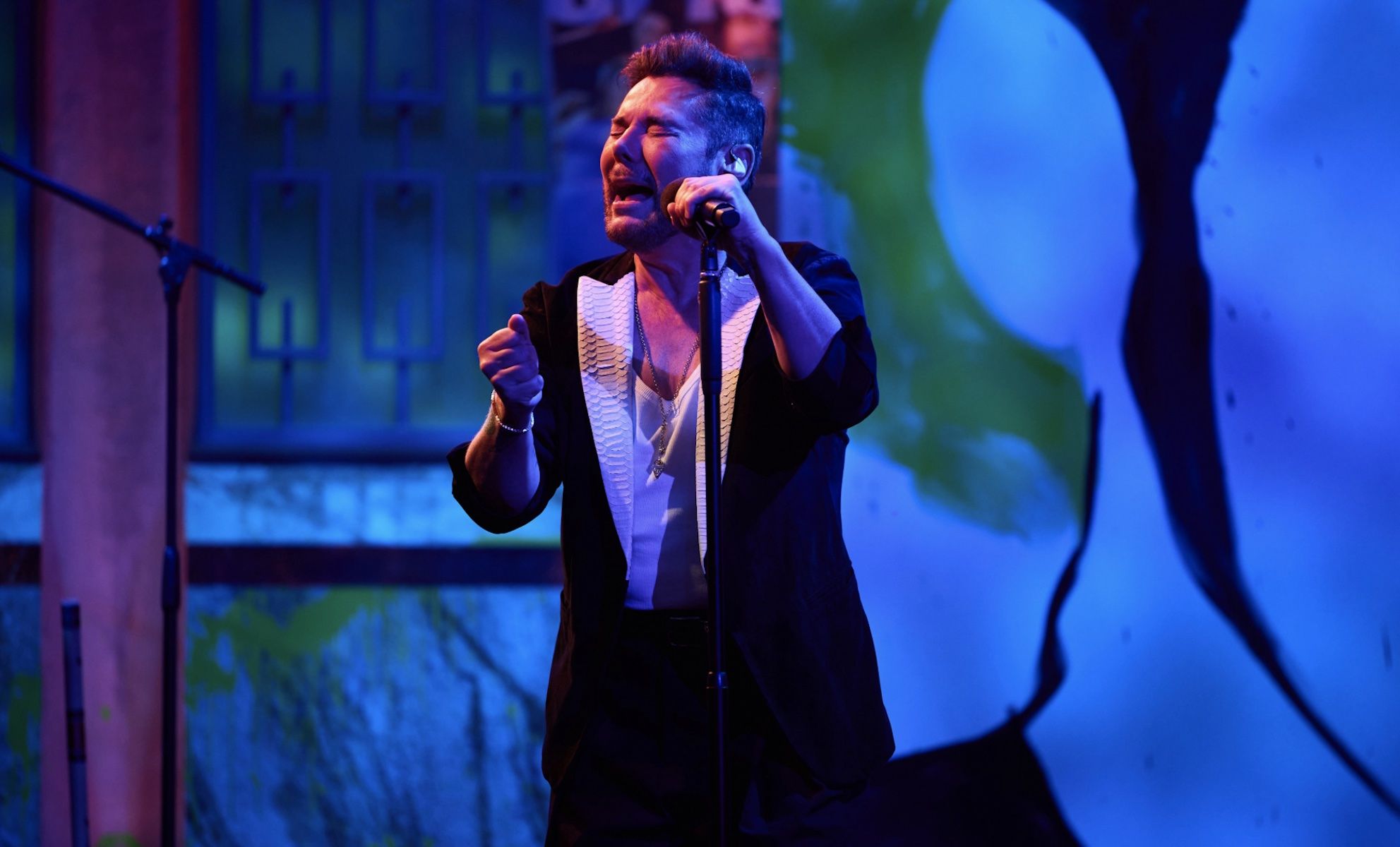 Miguel Poveda homenajea a Lorca en 'La Revuelta' con cante, danza y pintura y un poema inédito del poeta