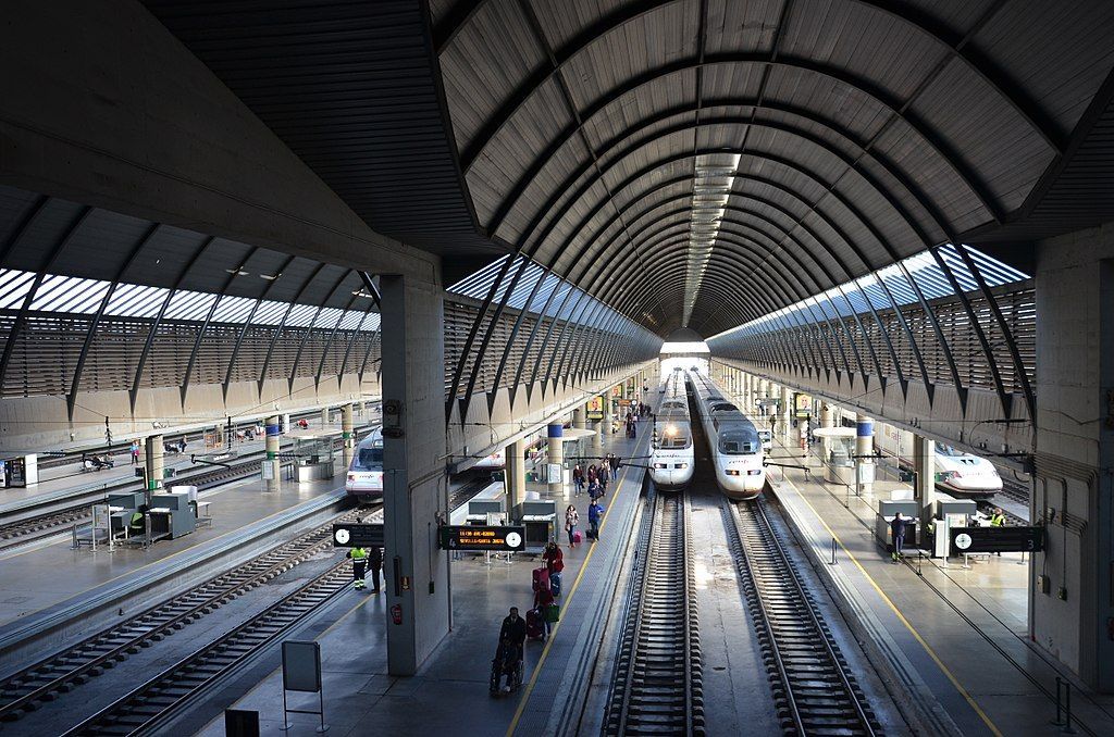 Una avería deja sin trenes a la conexión entre Sevilla y Extremadura: los pasajeros, desplazados en autobús 