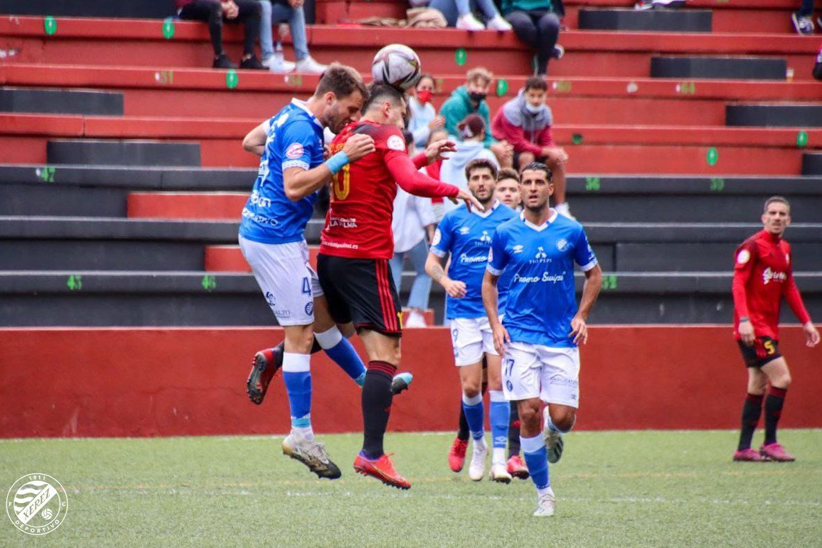 Partido serio en La Palma de un Deportivo que mereció más