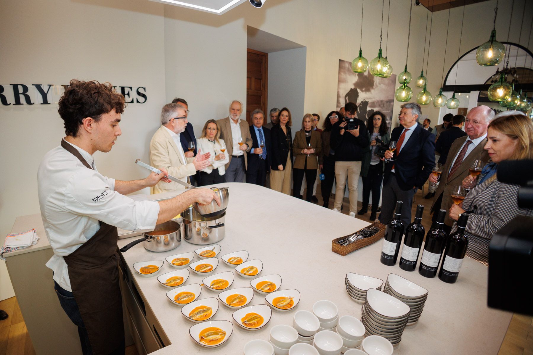 La nueva aula enogastronómica del Consejo Regulador: cocina futurista, 'streaming'... y vinos de Jerez