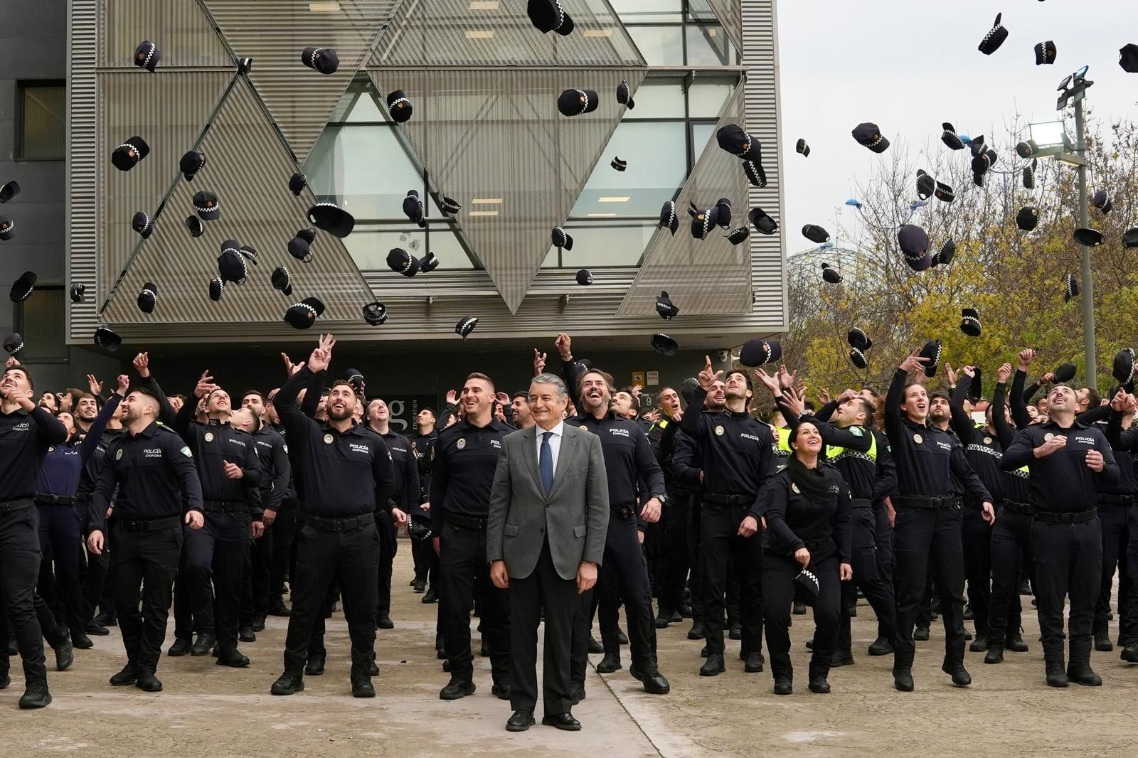 210 nuevos policías locales refuerzan la seguridad en Andalucía tras graduarse en el Iespa