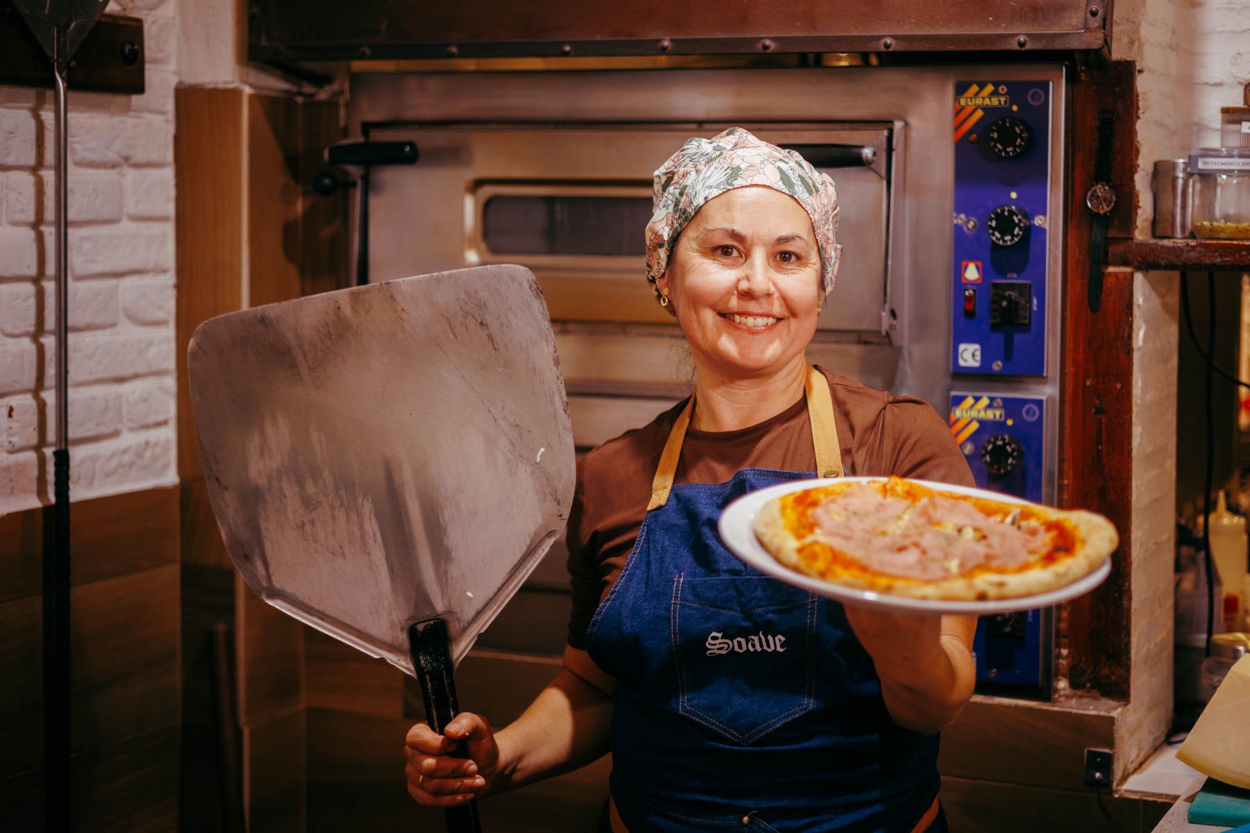 Digna Ortega, al frente del restaurante Soave en La Barrosa, en Chiclana. - MANU GARCÍA Digna Ortega, al frente del restaurante Soave en La Barrosa, en Chiclana.