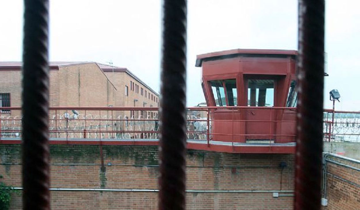 Un preso ataca con un tenedor a funcionarios en la cárcel de Puerto III y deja cuatro heridos