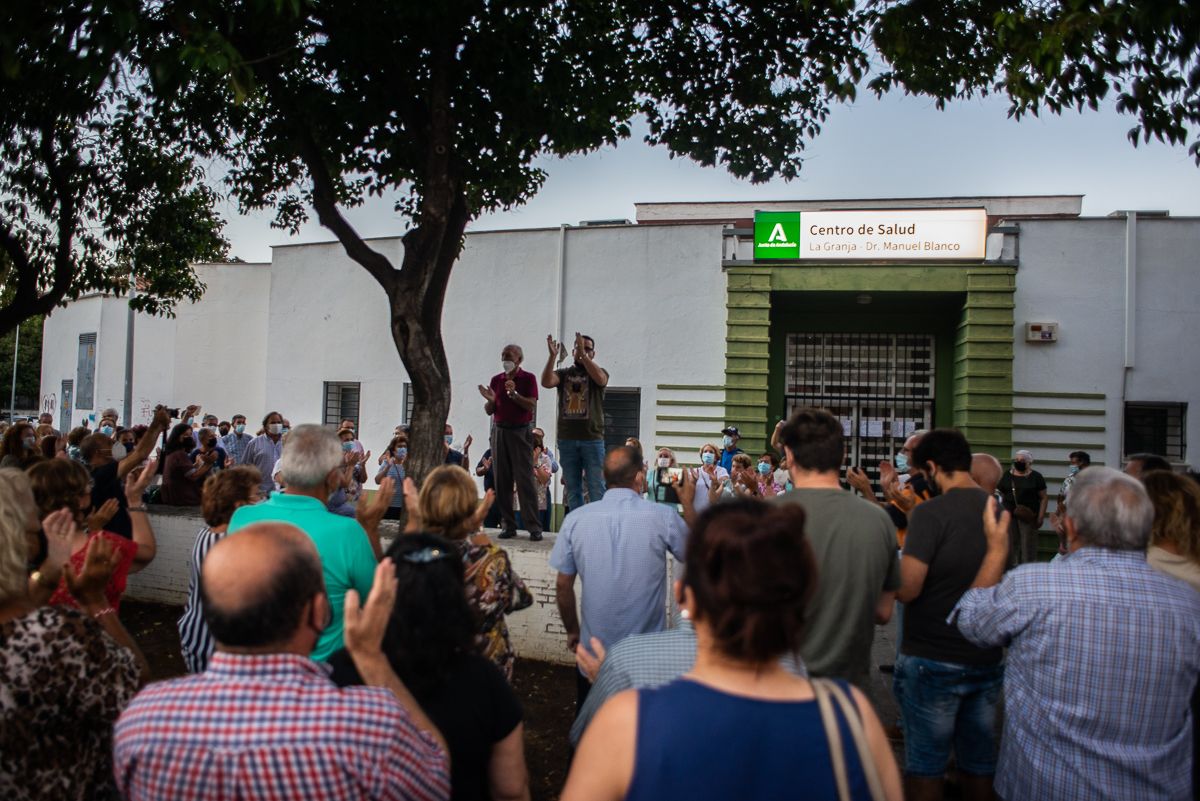 Médicos y pediatras protestan por la "sobrecarga" y "saturación de la Atención Primaria en Andalucía - MANU GARCÍA Médicos y pediatras protestan por la "sobrecarga" y "saturación de la Atención Primaria en Andalucía