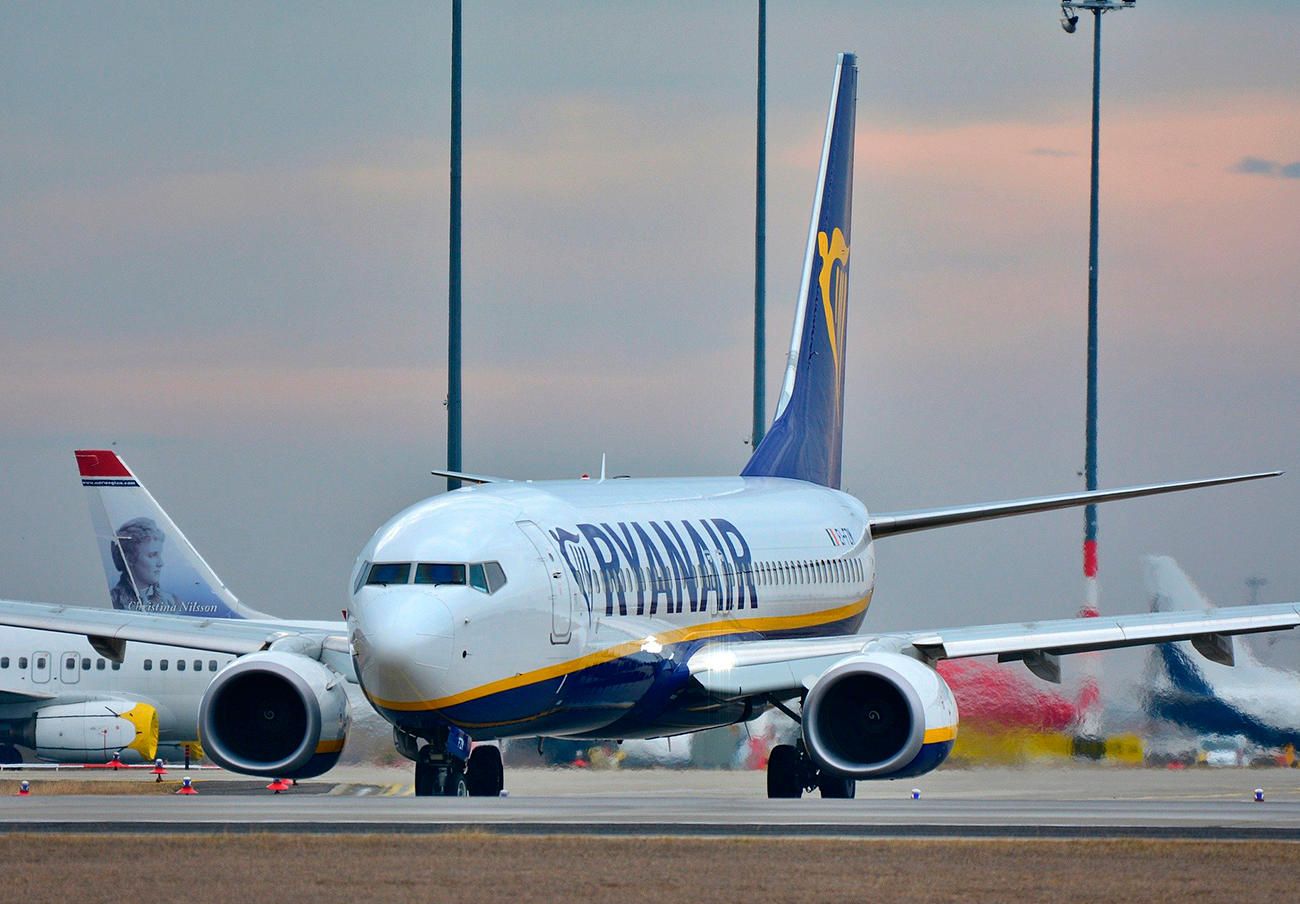 Susto tremendo en un vuelo de Ryanair: una ventanilla se rompe y varios pasajeros evitan que un hombre sea succionado