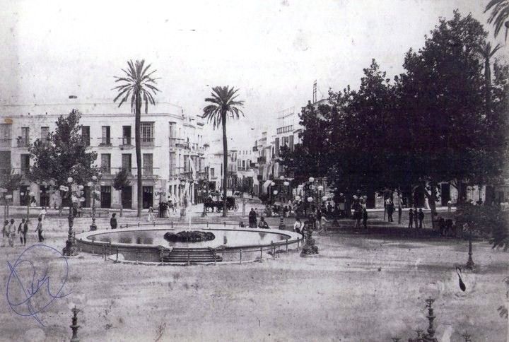 Antigua postal de principios del siglo XX de la fuente de la Plaza del Arenal. - 