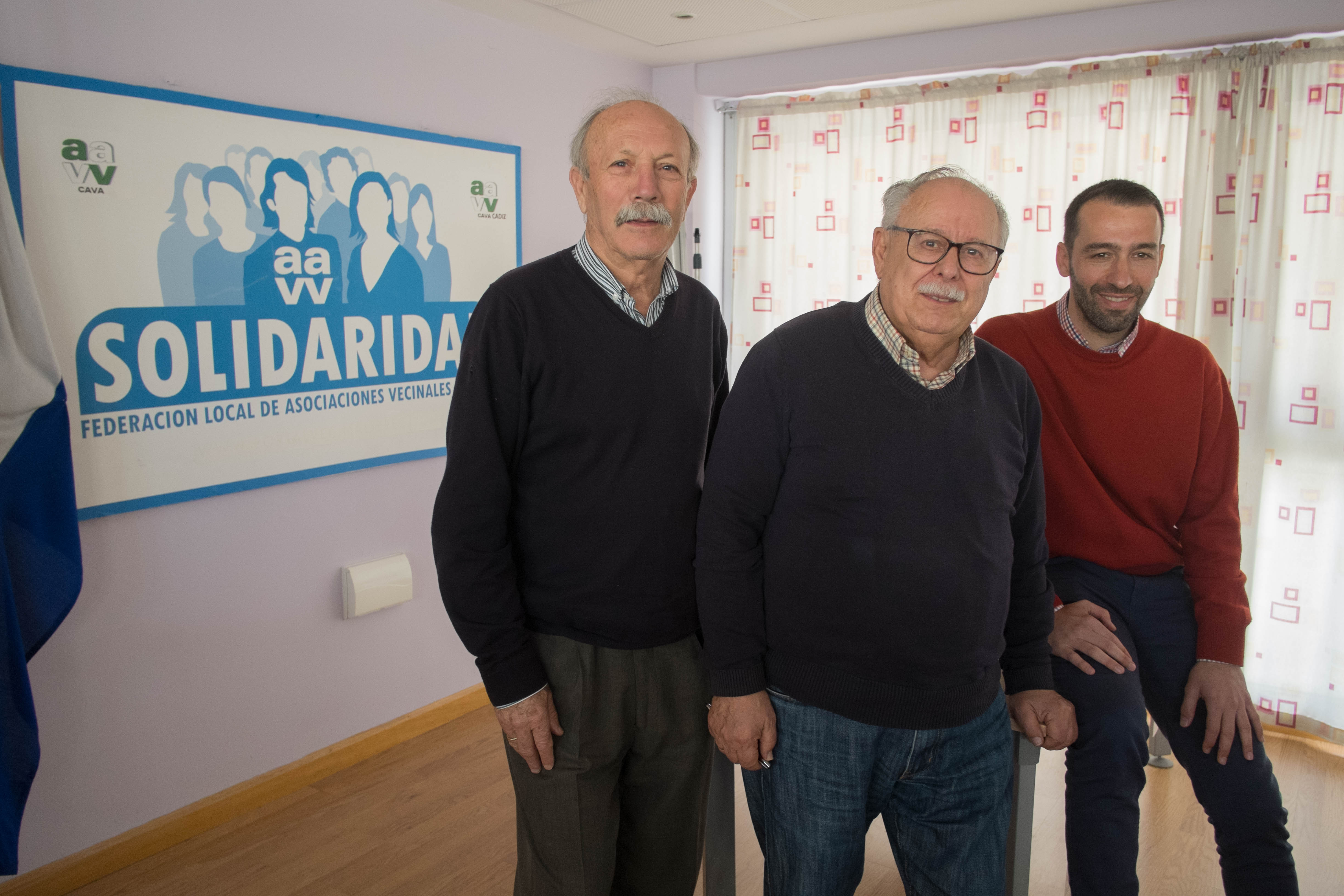 Sebastián Peña, en el centro, junto a Pepe Saborido y Santiago Casal, los presidentes que hasta ahora ha tenido `Solidaridad`.